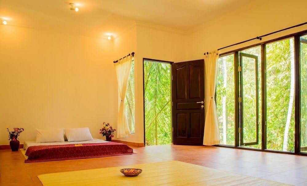 Shanti Toya Ashram Mambal Luaran gambar